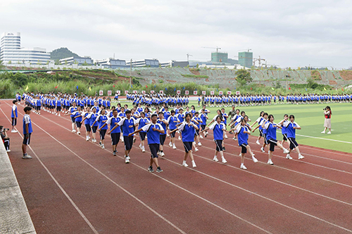 我校举行2021级新生开学典礼暨军训汇报表演