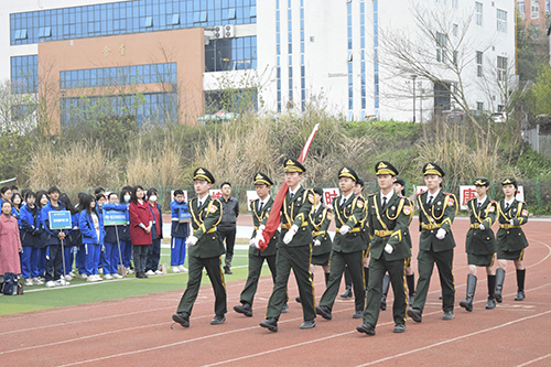 学英雄典范 扬时代新风