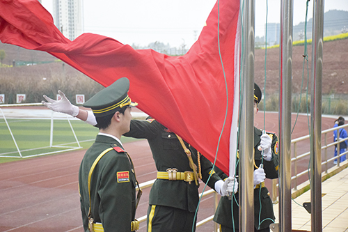 学英雄典范 扬时代新风