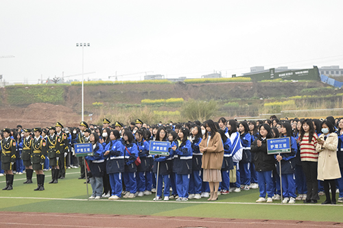 学英雄典范 扬时代新风